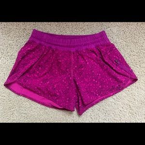 lululemon patterned tack V shorts size 10